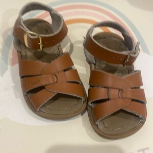 Sun sand salt water sandals Tan color size 5